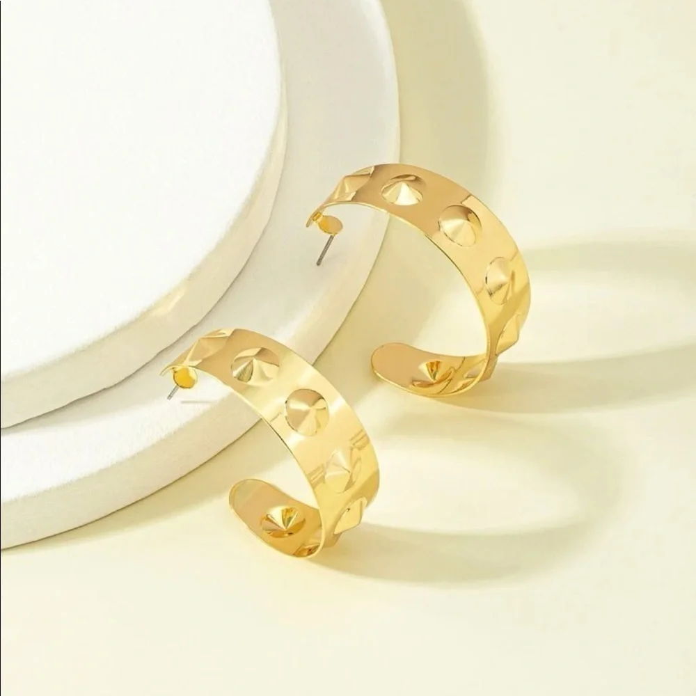𝅺GOLD Spiked Hoop Earrings